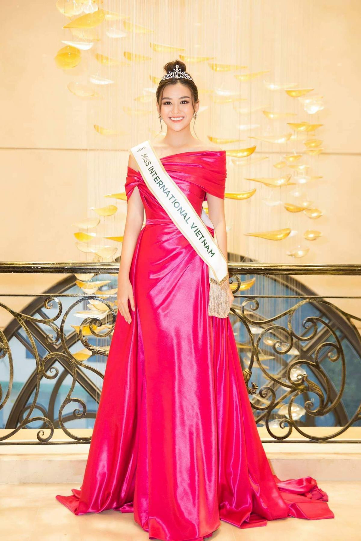 Lộ diện sau khi công bố là đại diện Việt tại Miss International 2019, Tường San chiếm trọn spotlight trên thảm đỏ Ảnh 5