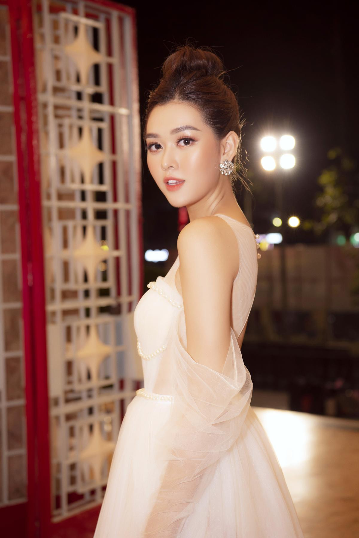 Lộ diện sau khi công bố là đại diện Việt tại Miss International 2019, Tường San chiếm trọn spotlight trên thảm đỏ Ảnh 3