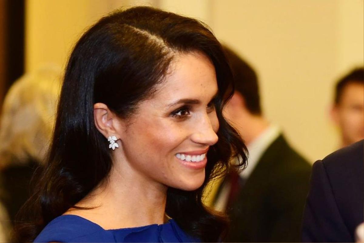 Lý do Meghan Markle và Kate Middleton không bao giờ đeo kim cương trước 6 giờ tối Ảnh 7