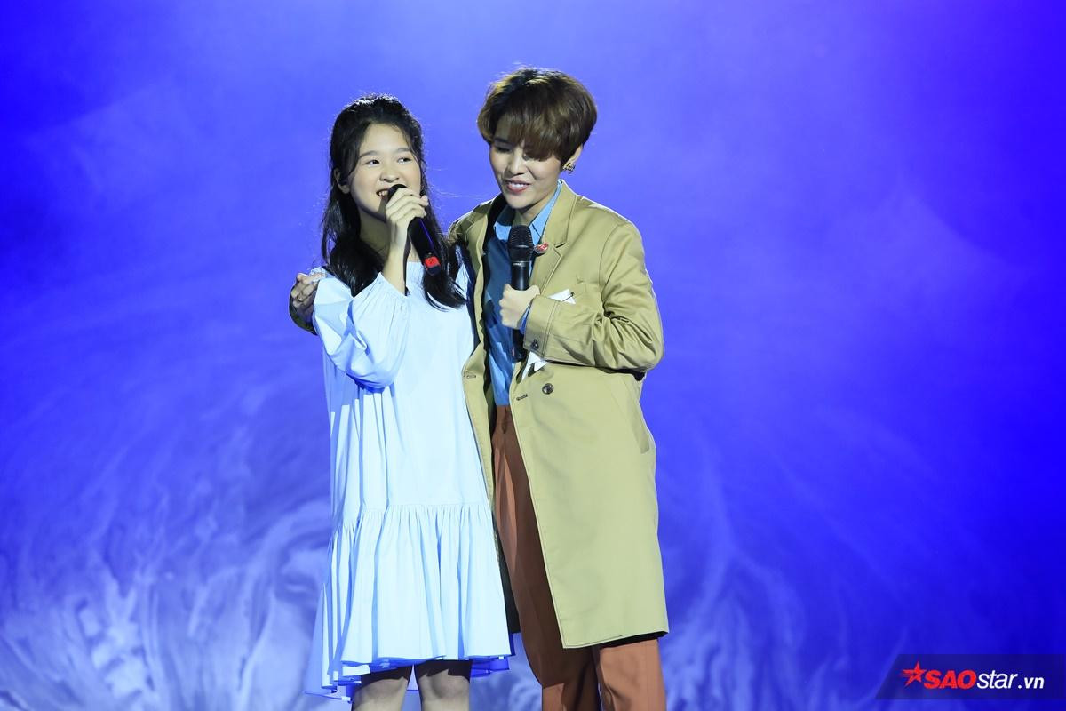 'Tiểu Soobin' Đào Đình Anh Tuấn và Quán quân The Voice Kids 2017 Ngọc Ánh như nghệ sĩ thực thụ trong đêm nhạc của cô giáo Vũ Cát Tường Ảnh 8