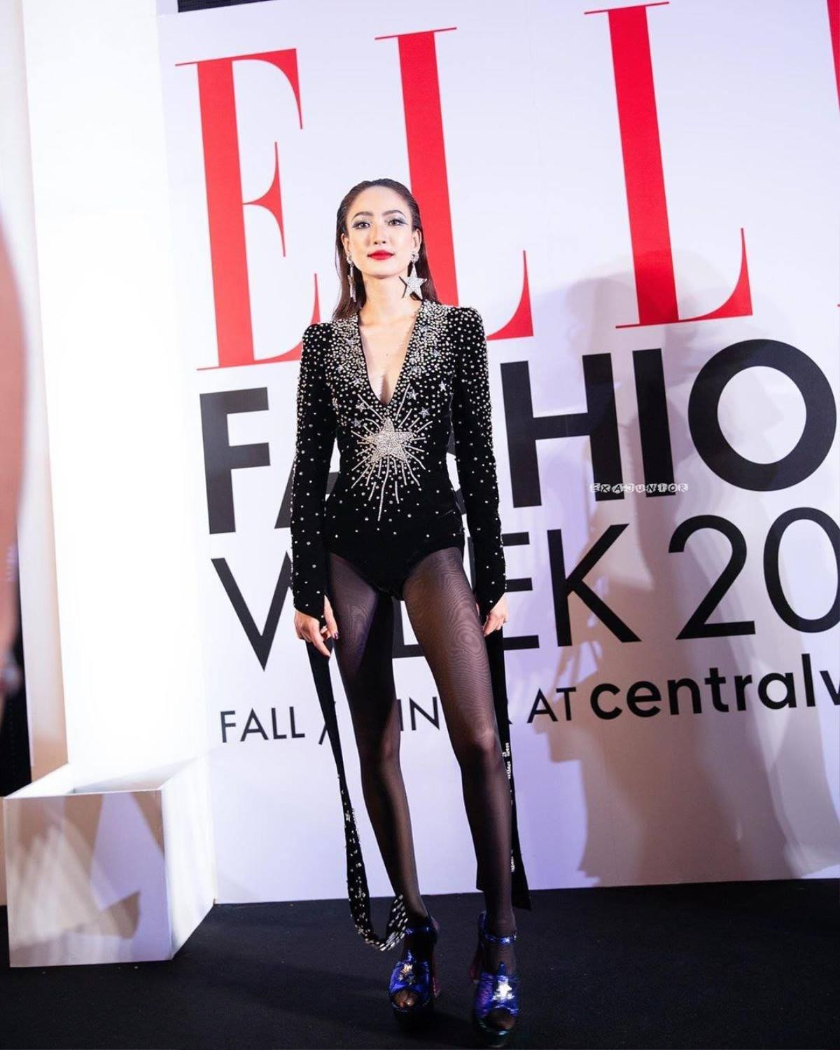 Taew Natapohn rũ bỏ hình ảnh thường thấy, hóa 'ác nữ' lạnh lùng quyến rũ trên sàn diễn Elle Fashion Week 2019 Ảnh 13