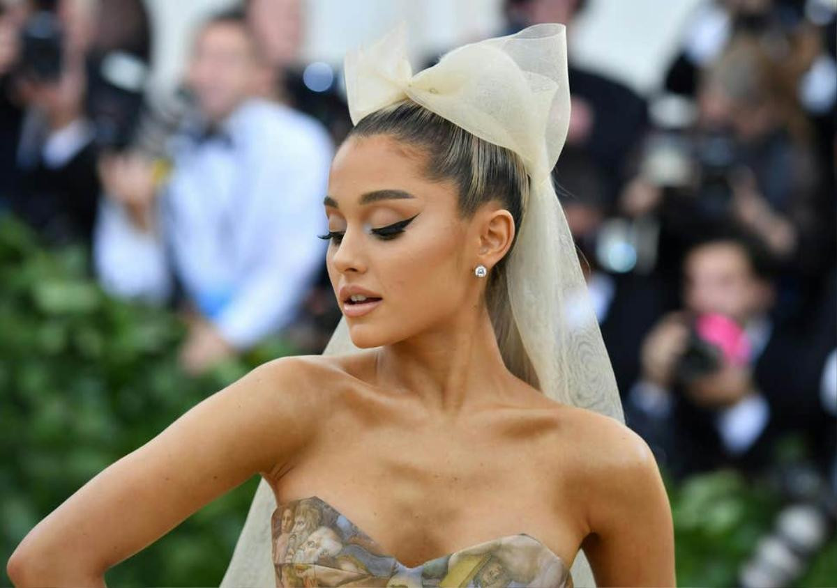 Ariana Grande đáp trả 'cực gắt' khi bị anti-fan khẳng định đã sử dụng autotune tại Sweetener Tour Ảnh 3