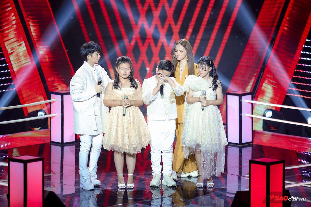 6 màn Đối đầu 'triệu view' The Voice Kids 2019: Duy nhất 1 tiết mục không CỨU không CƯỚP vẫn 'gây bão' Ảnh 2