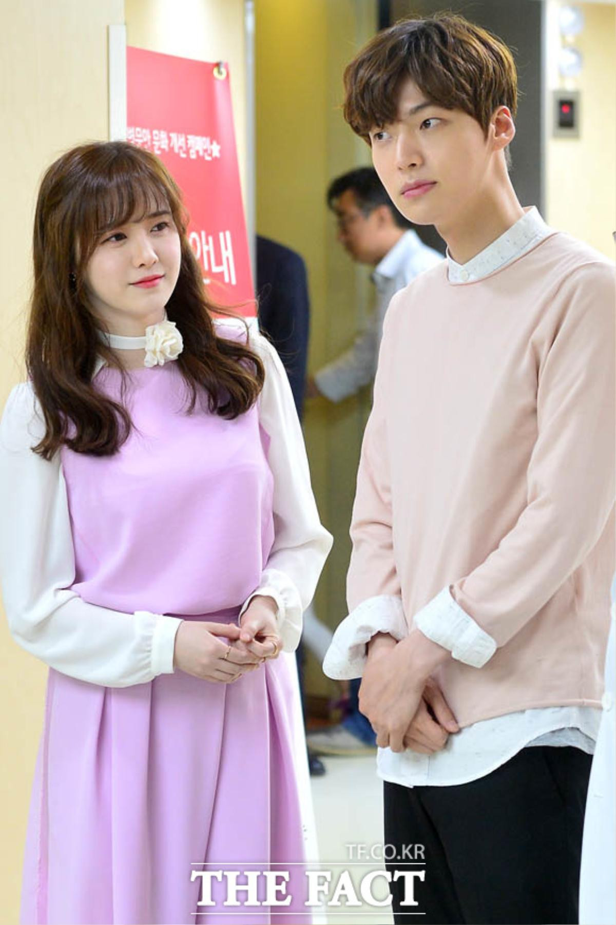 Mặc kệ Goo Hye Sun giải nghệ, Ahn Jae Hyun vẫn bình thản quay phim mới: Knet phản ứng thế nào? Ảnh 1