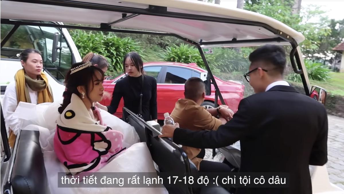 Vlog chụp ảnh cưới của con gái Minh Nhựa nhận về hơn 600k lượt xem, dân mạng trầm trồ trước nhan sắc của cả nhà Ảnh 10