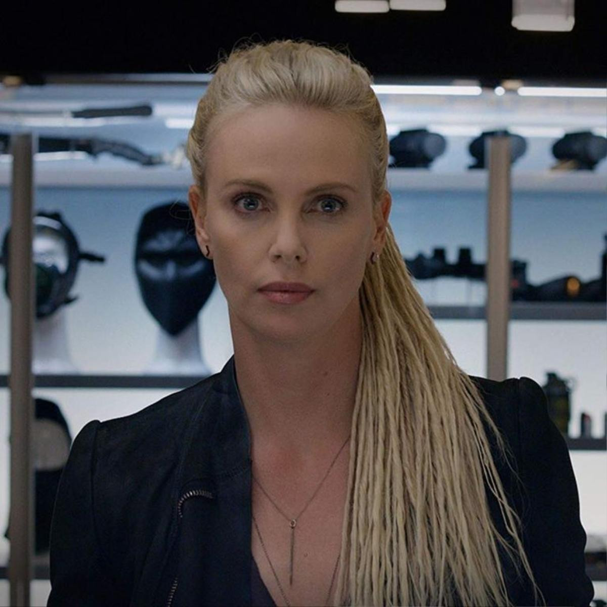 Nữ phản diện Charlize Theron làm fan giật mình khi cắt tóc ‘bát úp’ trong Fast & Furious 9 Ảnh 3