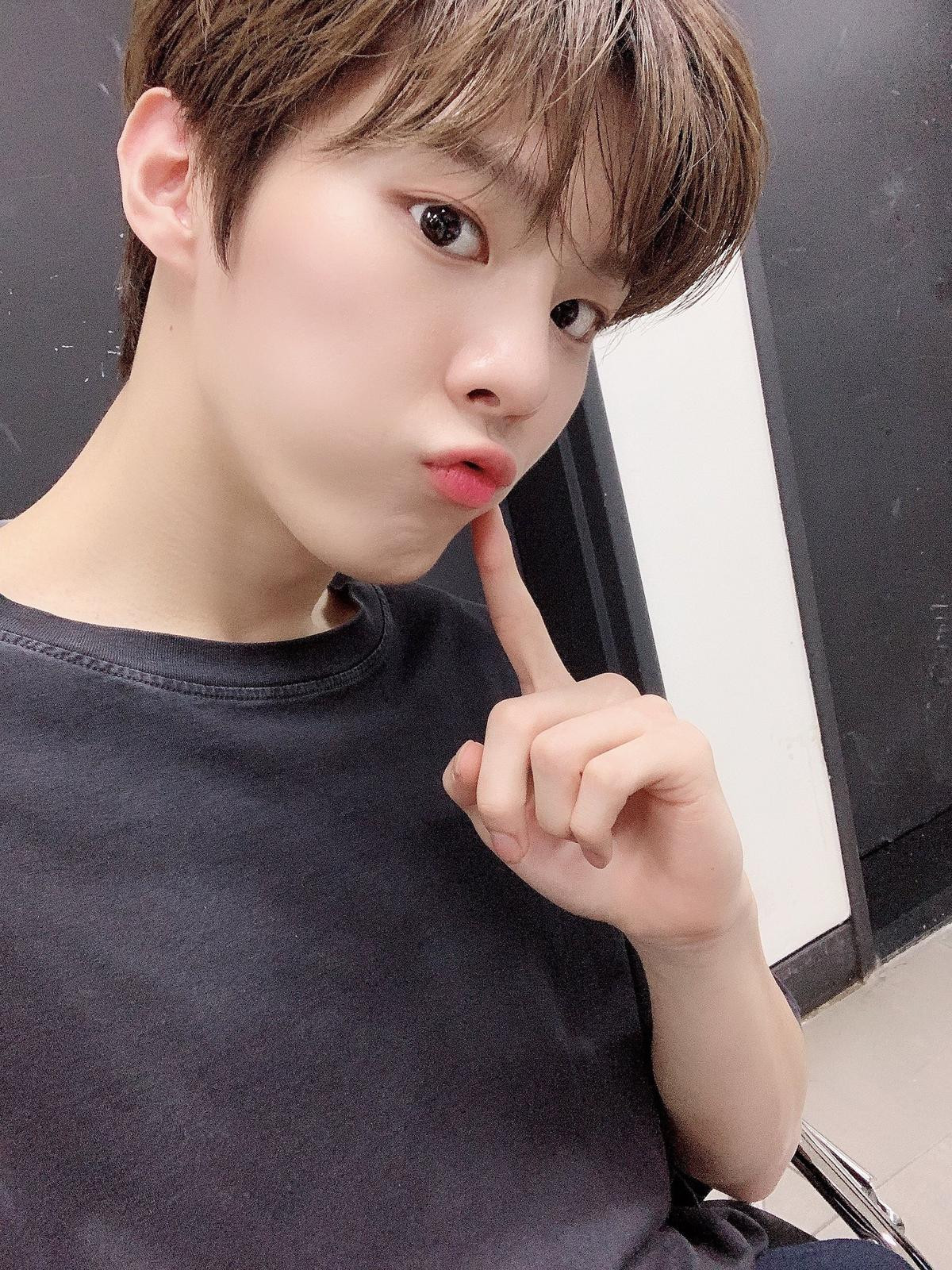 Fan phấn khích với ảnh selfie của Lee Jin Hyuk - Kim Woo Seok (X1): Tình bạn cảm động nhất 'Produce X 101'! Ảnh 9