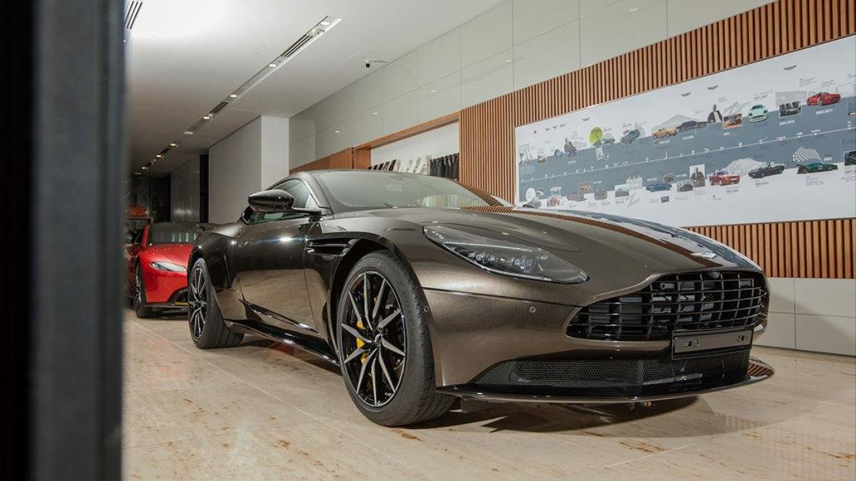 Aston Martin DB11 