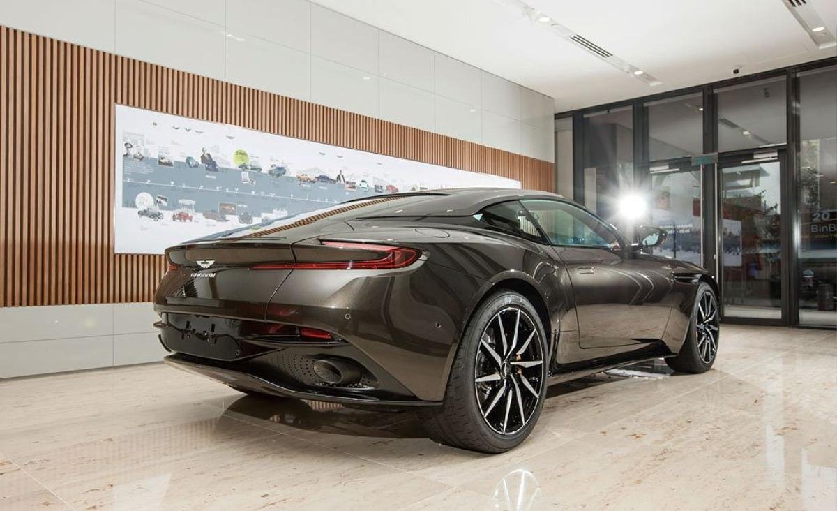 Aston Martin DB11 