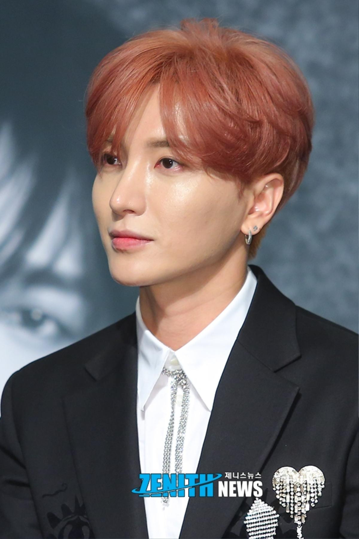 Lee Teuk (Super Junior) và Lim Ji Yeon làm MC cho 'Giải thưởng Nghệ sĩ châu Á 2019' tại Việt Nam Ảnh 1