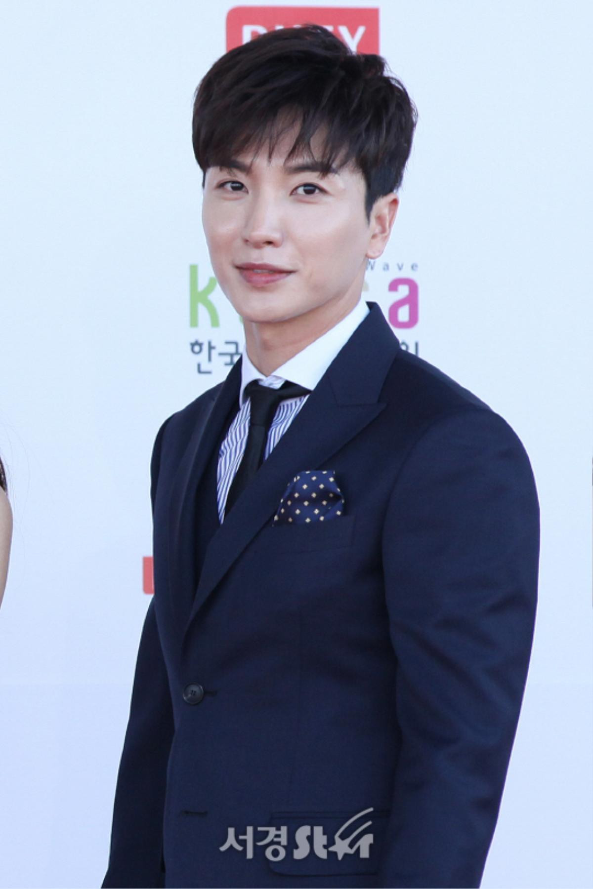 Lee Teuk (Super Junior) và Lim Ji Yeon làm MC cho 'Giải thưởng Nghệ sĩ châu Á 2019' tại Việt Nam Ảnh 3