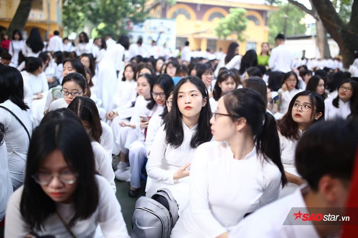 Nữ sinh trường THPT Phan Đình Phùng duyên dáng trong tà áo dài, rạng rỡ nhân ngày khai giảng năm học mới Ảnh 6