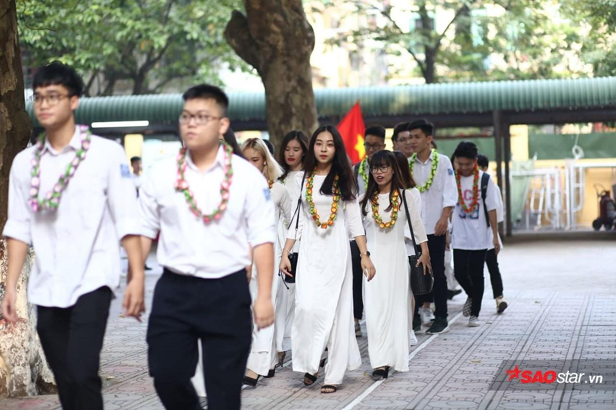 Nữ sinh trường THPT Phan Đình Phùng duyên dáng trong tà áo dài, rạng rỡ nhân ngày khai giảng năm học mới Ảnh 11