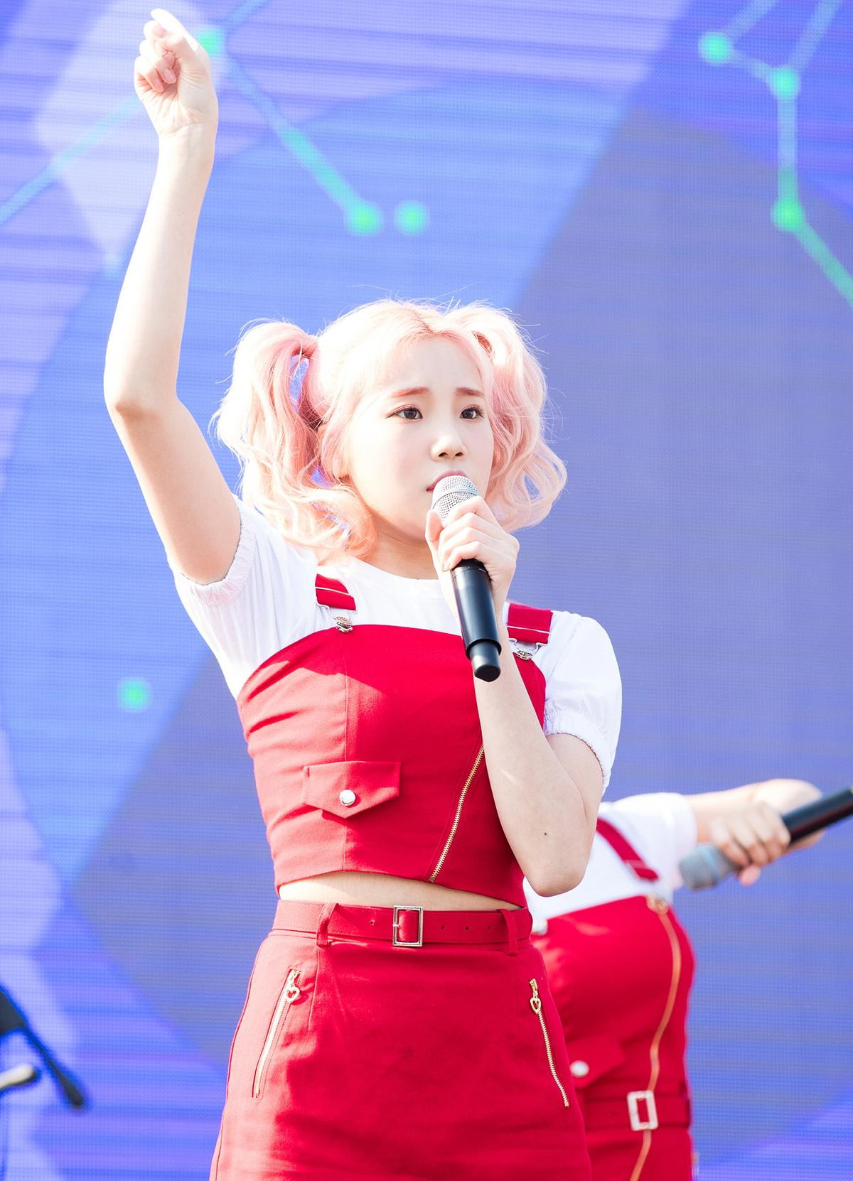 Lộ ảnh hẹn hò của JooE (MOMOLAND) và bạn trai người mẫu? Ảnh 4