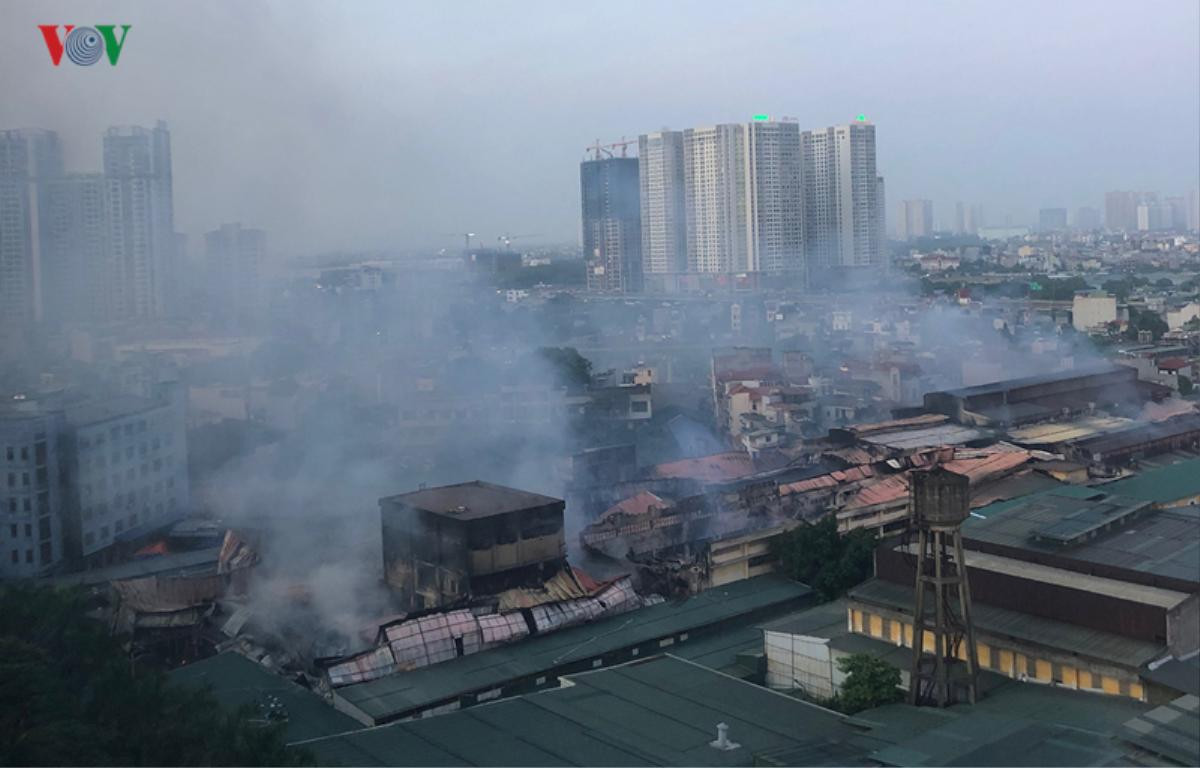 Vụ cháy công ty phích nước Rạng Đông: Dùng 10 'bẫy vàng' thu hơi thủy ngân trong không khí Ảnh 4