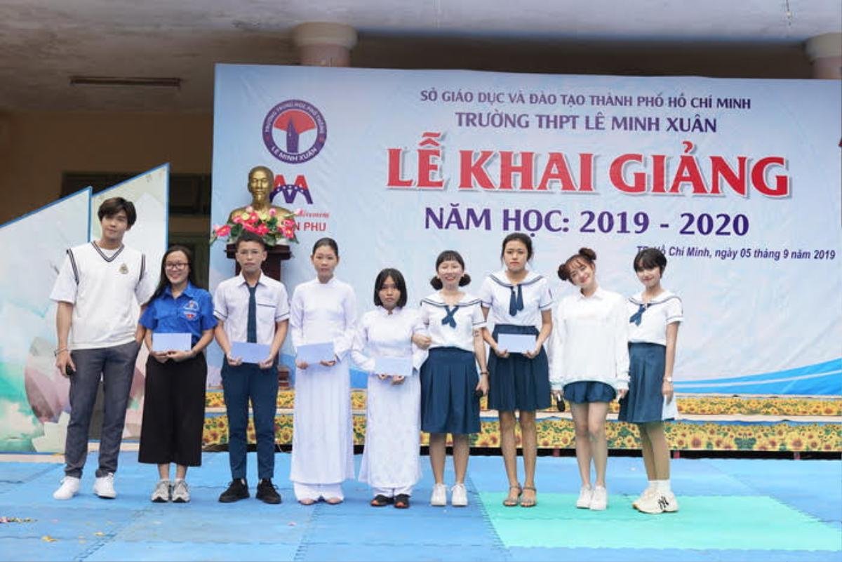 Lần đầu dự lễ khai giảng tại Việt Nam, Kaity Nguyễn kết hợp cùng Trang Hý 'náo loạn' trường cũ của hotgirl Trịnh Thảo Ảnh 6