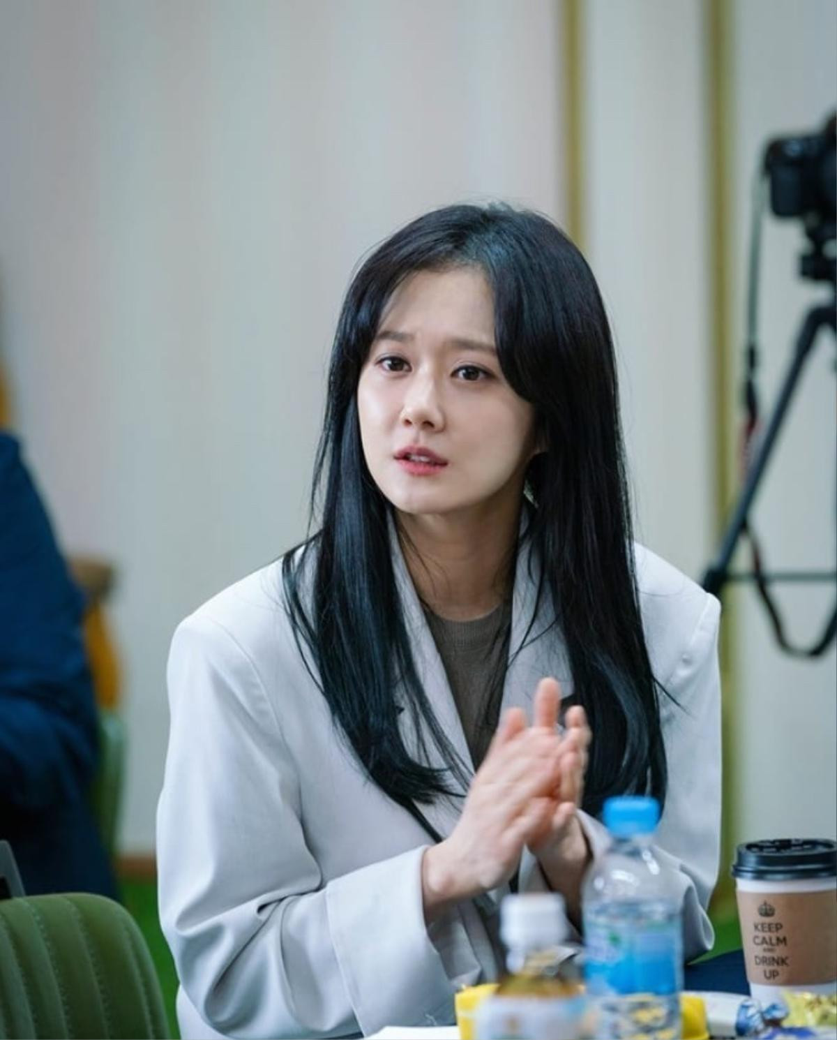 'Ma cà rồng' Jang Nara vừa đăng ảnh trẻ đẹp lên MXH, hai diễn viên nam này đã vội bình luận Ảnh 1