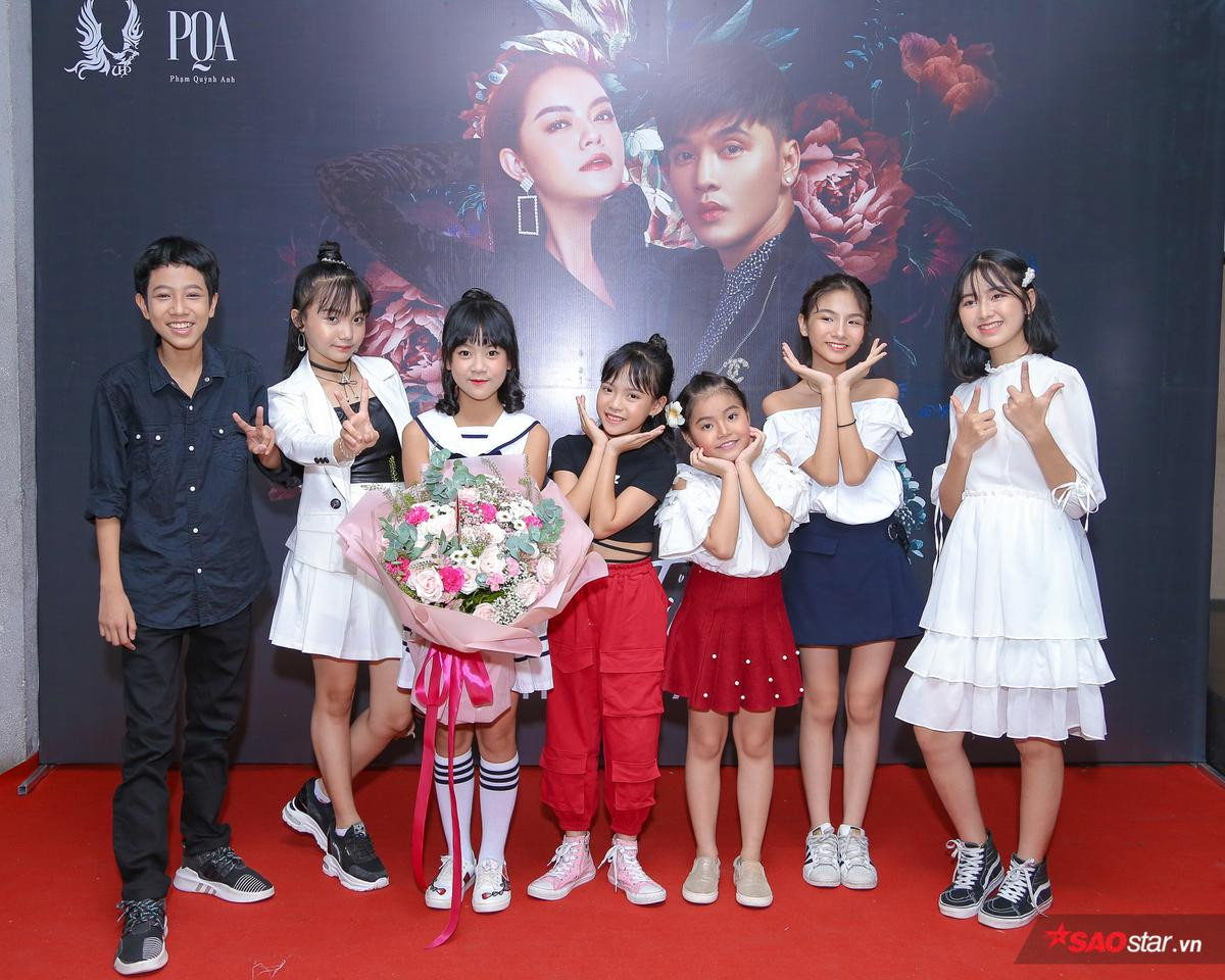 Phạm Quỳnh Anh giới thiệu dàn trò cưng The Voice Kids tại Fan Meeting, cùng cover hit đình đám Tuổi xì tin Ảnh 1