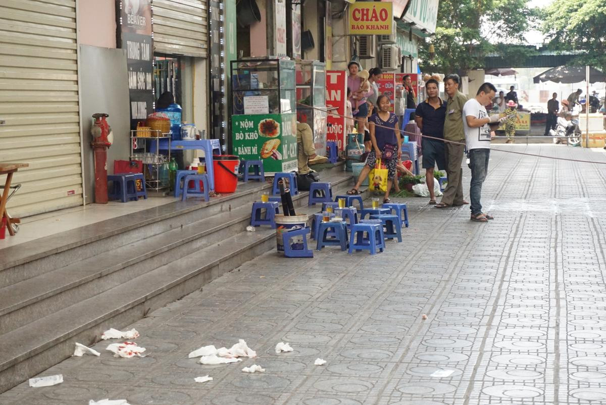 Hiện trường vụ mở hộp quà bưu phẩm phát nổ ở chung cư Linh Đàm khiến 4 người bị thương Ảnh 9