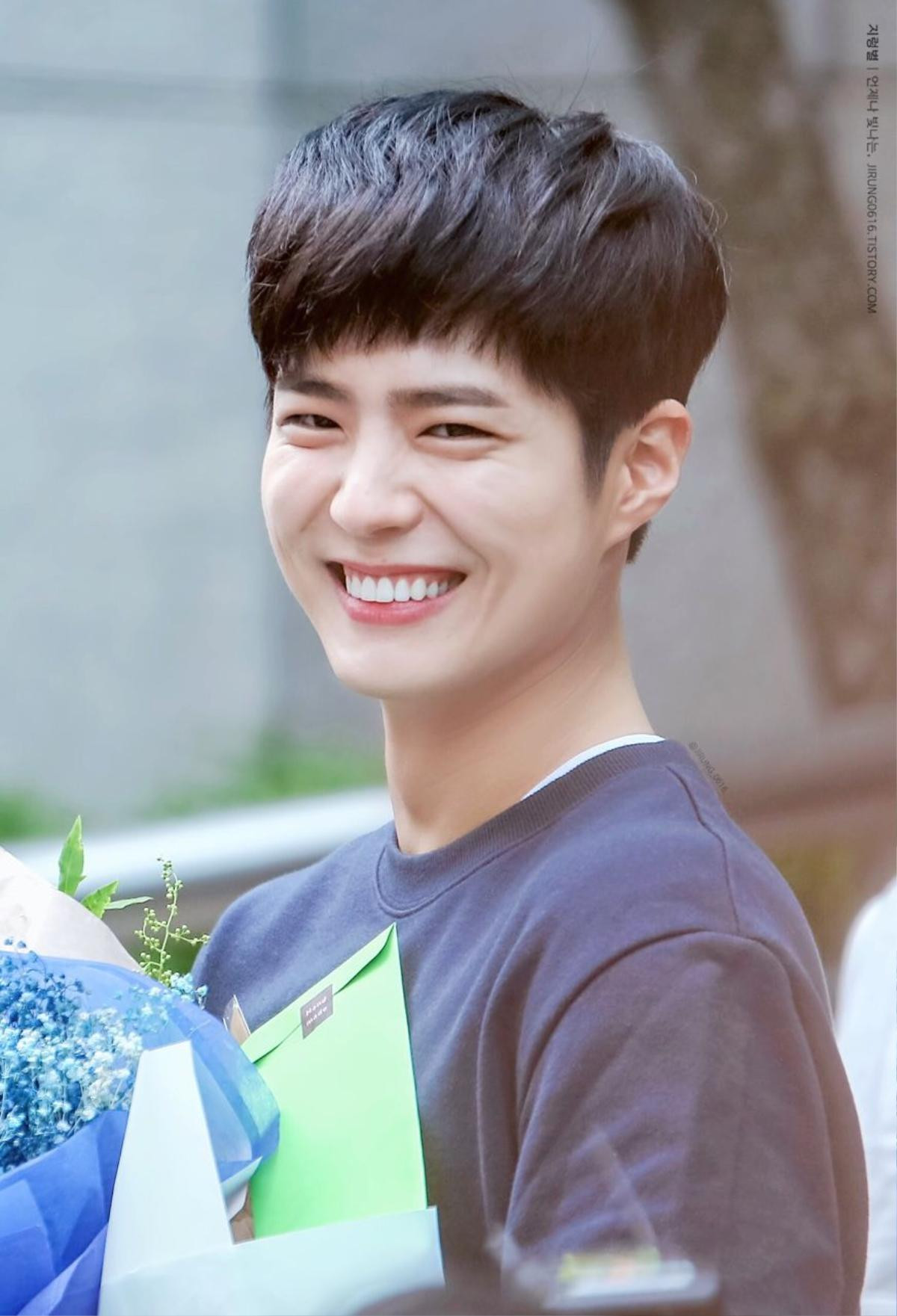 Park Bo Gum và NCT Taeyong gây sốt nhờ cánh tay nổi ven xanh cuồn cuộn Ảnh 4