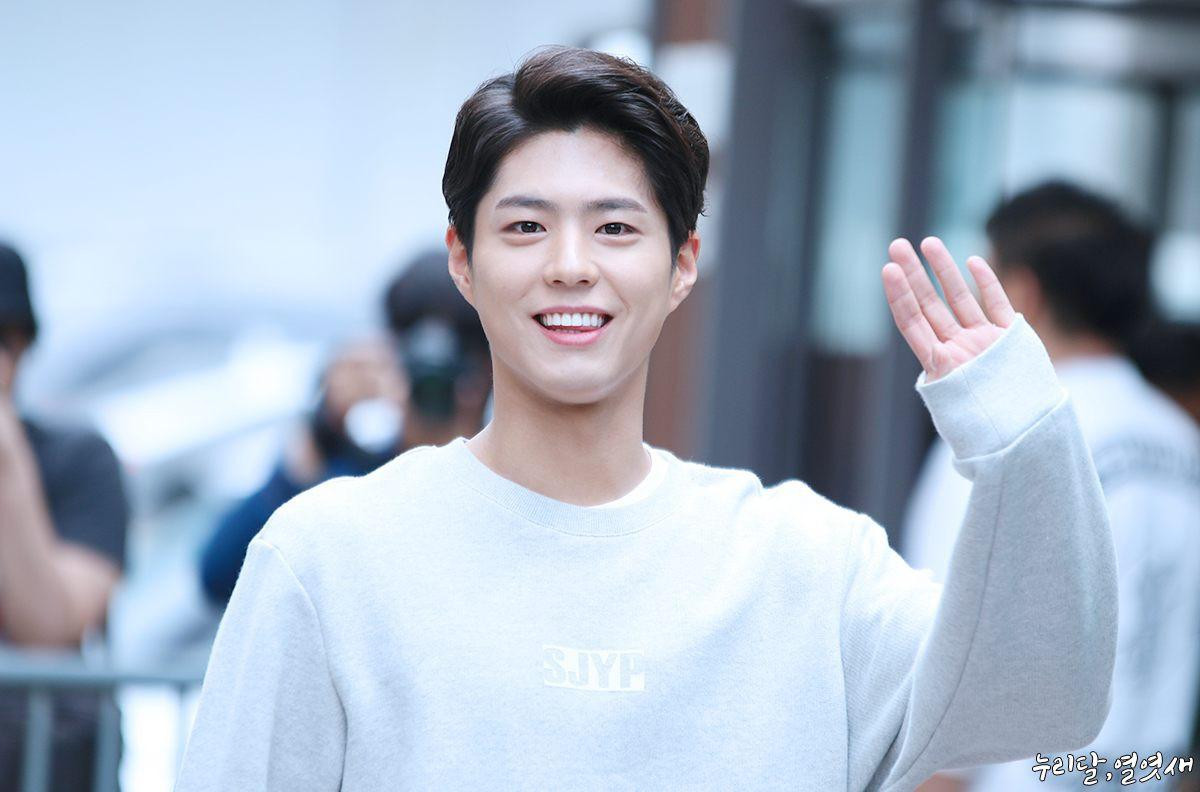 Park Bo Gum và NCT Taeyong gây sốt nhờ cánh tay nổi ven xanh cuồn cuộn Ảnh 5