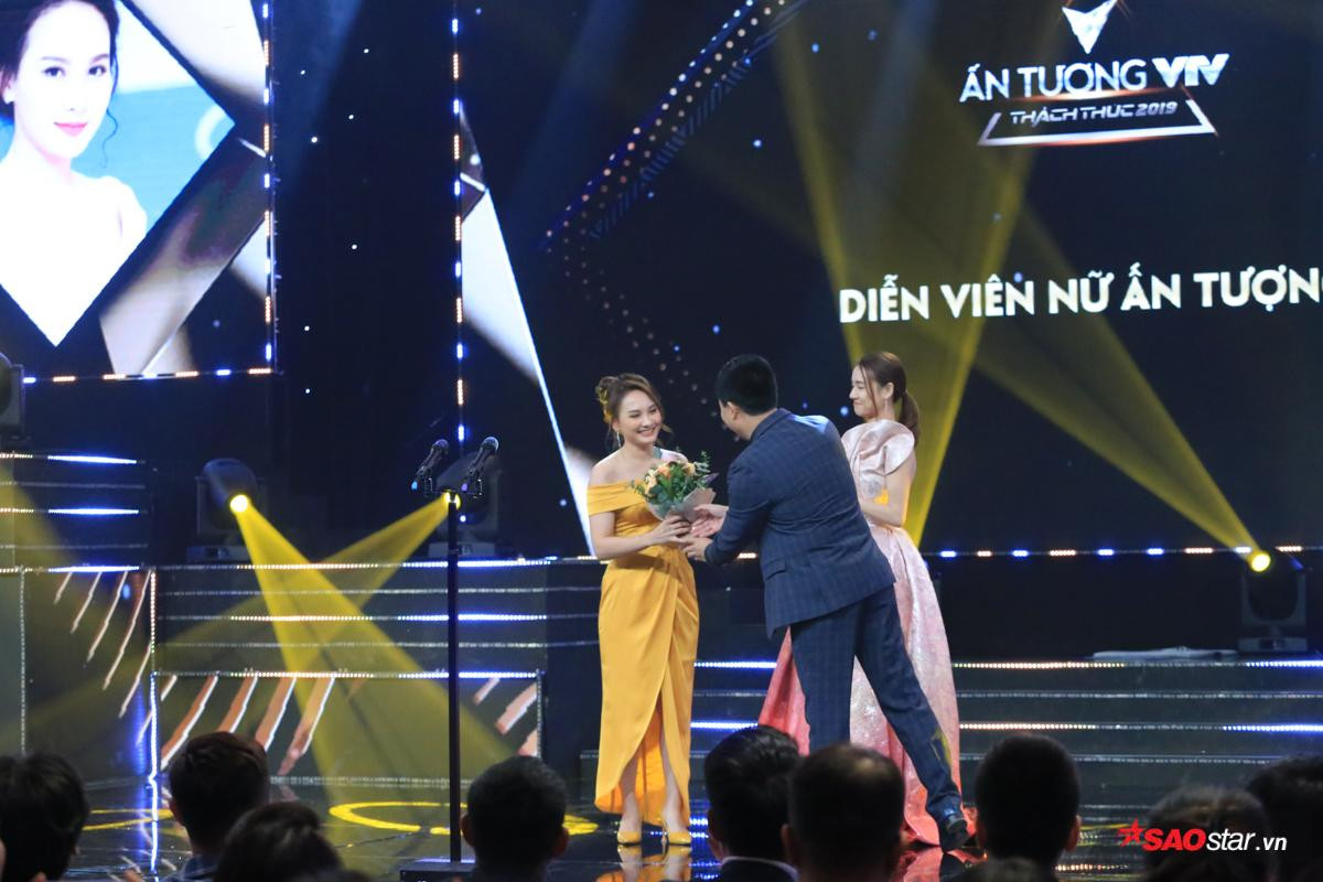 'Quỳnh búp bê' trắng tay, 'Về nhà đi con' ẵm trọn loạt cúp lớn tại lễ trao giải VTV Awards 2019 Ảnh 9