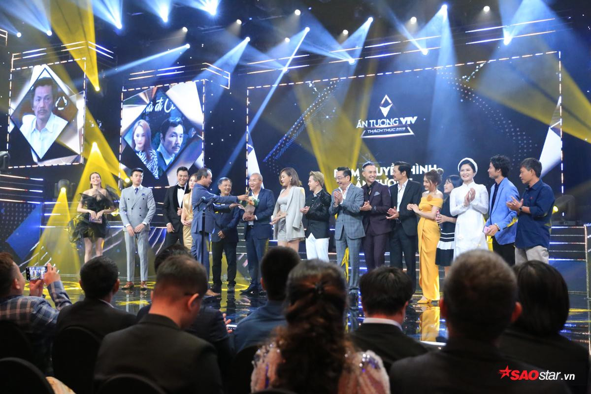 Clip: Dàn diễn viên 'Về nhà đi con' phát biểu cảm xúc sau khi thắng lớn tại VTV Awards 2019 Ảnh 1