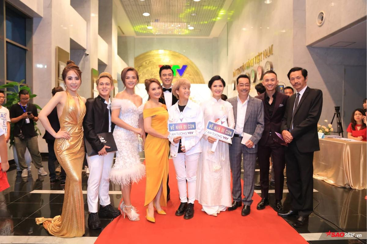 Clip: Dàn diễn viên 'Về nhà đi con' phát biểu cảm xúc sau khi thắng lớn tại VTV Awards 2019 Ảnh 3