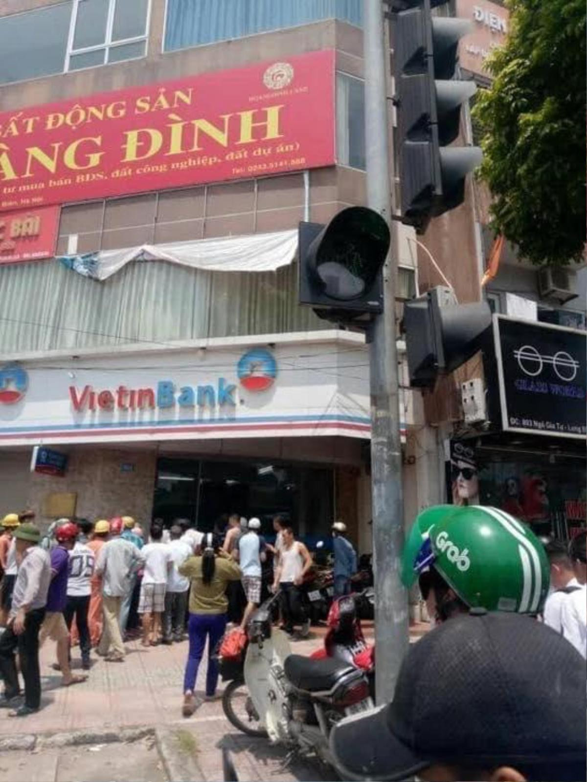 Danh tính đối tượng mang súng giả đi cướp ngân hàng Vietinbank ở Hà Nội Ảnh 1