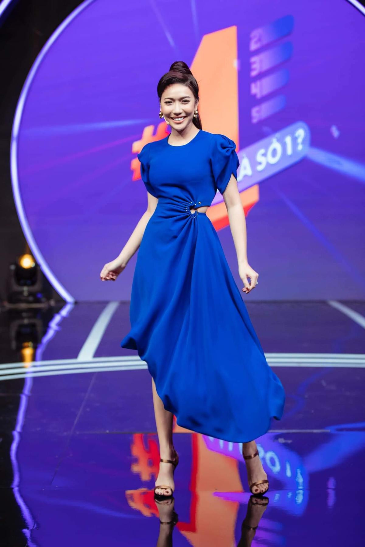 Vừa chinh chiến Miss Universe Việt Nam, Thúy Vân đã dẫn đầu bảng sao đẹp với 2 bộ cánh xuất sắc Ảnh 11