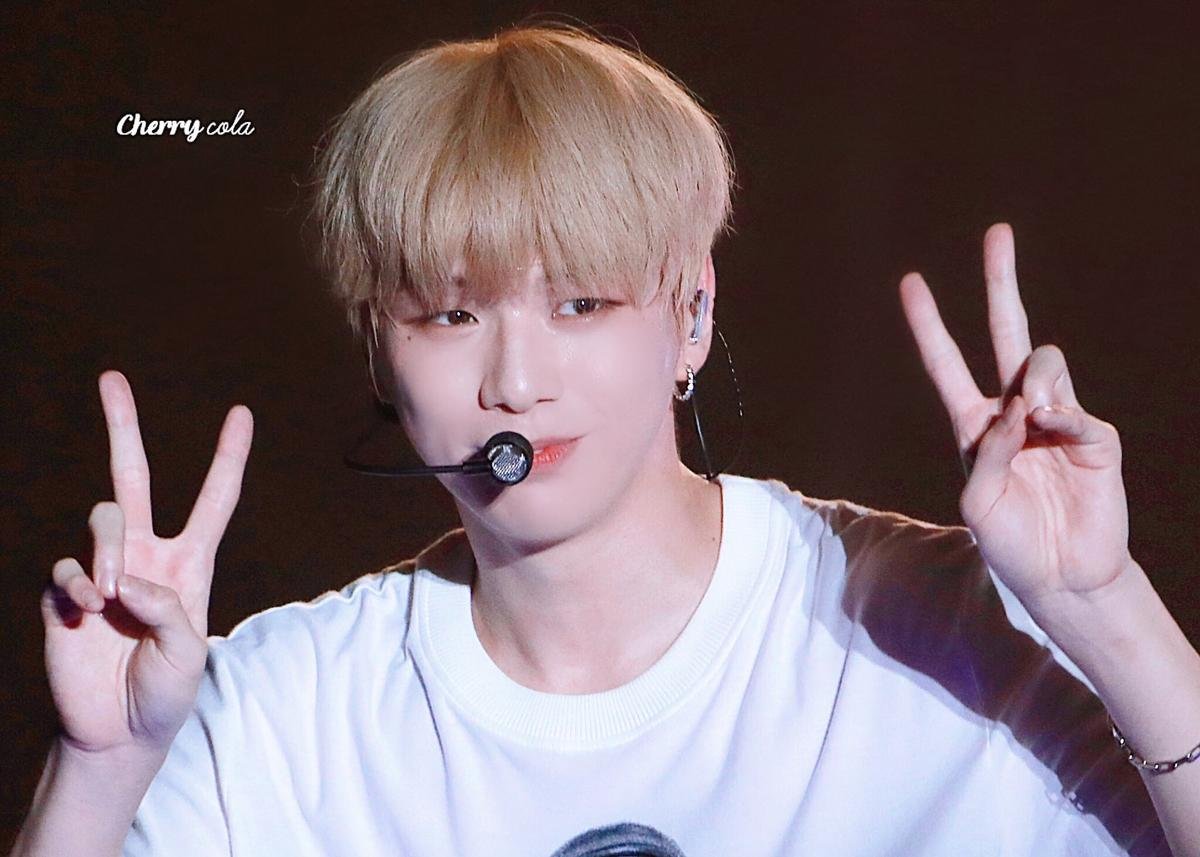 Chỉ với hành động đáng quý này, Kang Daniel tiếp tục tạo ấn tượng tuyệt vời với fan bởi tính cách của mình Ảnh 1