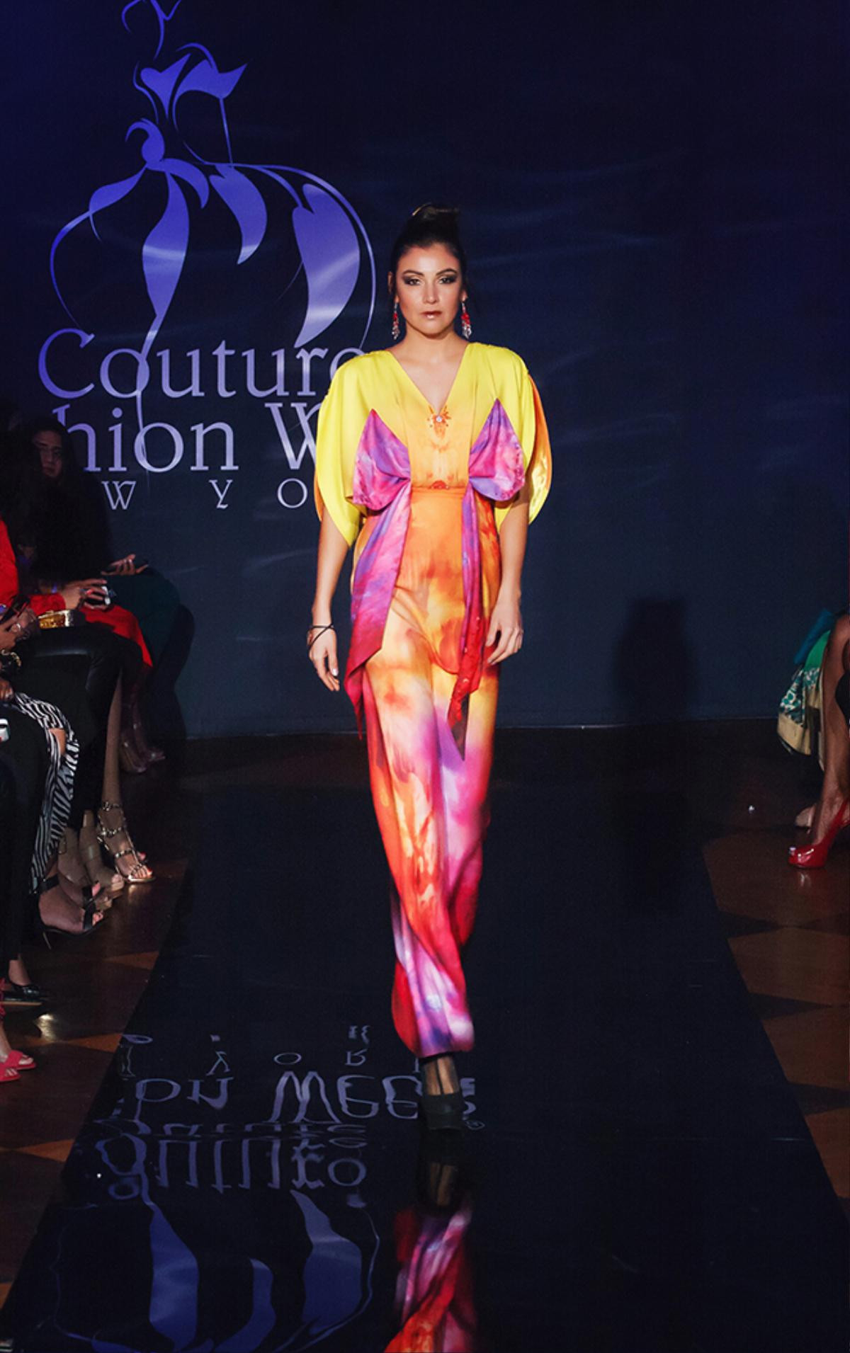 Góc tự hào: 30 chiếc nón dát vàng cùng di sản Việt mở màn New York Couture Fashion Week Ảnh 3