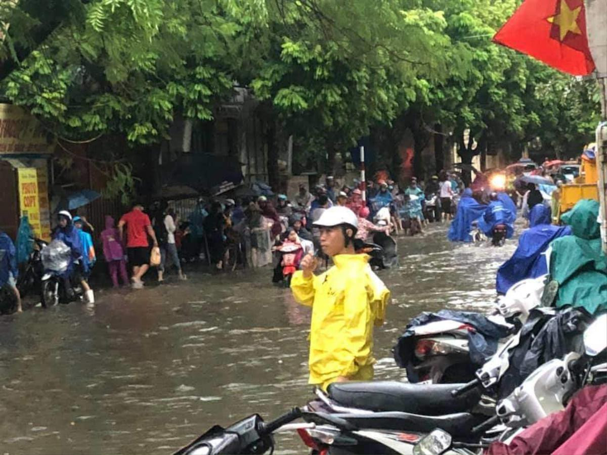 Mưa to kéo dài khiến nhiều tuyến đường ở Thái Nguyên ngập sâu, giao thông chia cắt Ảnh 5