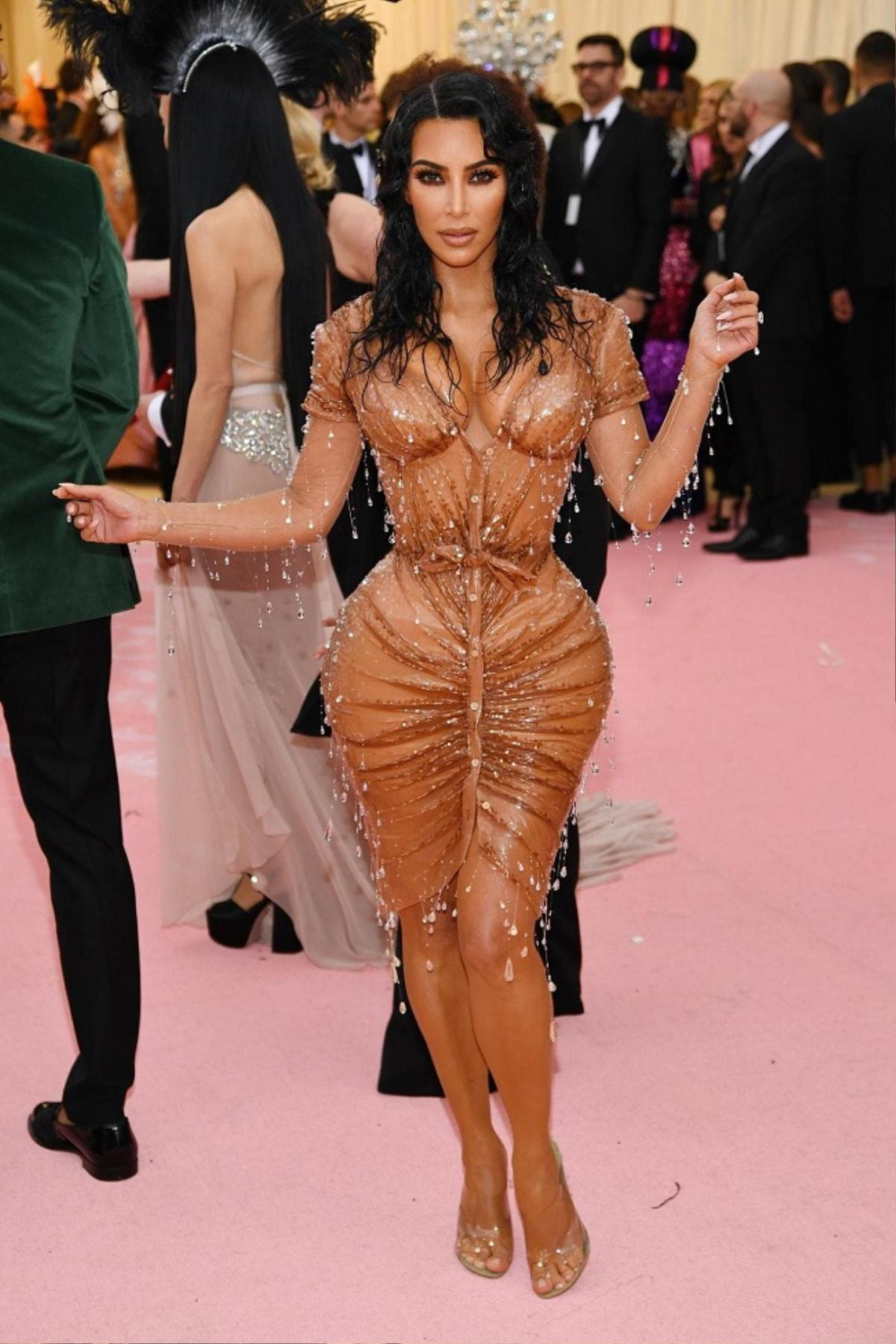 Fan cuồng bỏ ra hơn 11 tỷ đồng phẫu thuật thẩm mỹ chỉ để giống thần tượng Kim Kardashian Ảnh 7