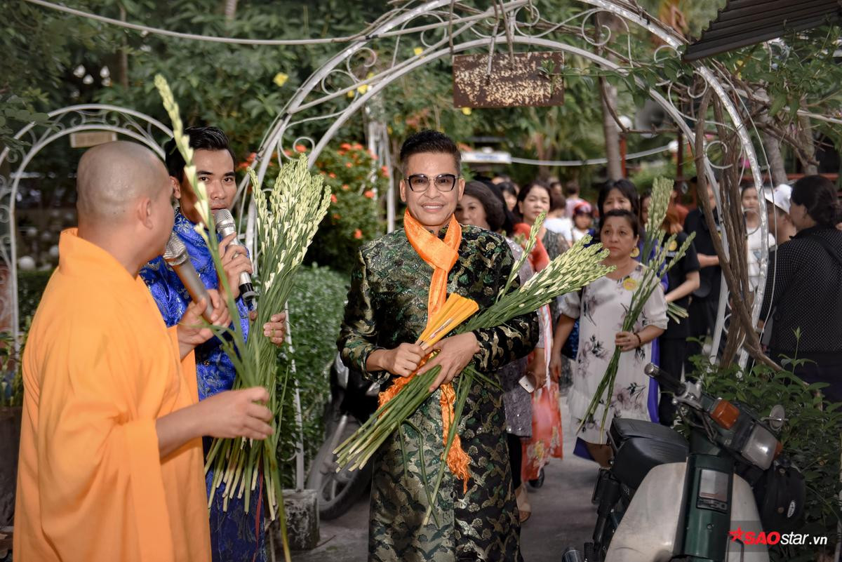 NSƯT Kim Tử Long, Ngọc Huyền, Thanh Bạch cùng nhiều nghệ sĩ thắp hương cúng Tổ ngành sân khấu Ảnh 8