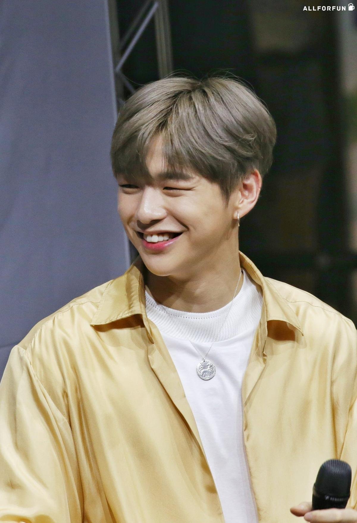 Ca hát thôi chưa đủ, 'center quốc dân' Kang Daniel chuẩn bị 'lấn sân' trở thành MC chương trình phát thanh đặc biệt Ảnh 2