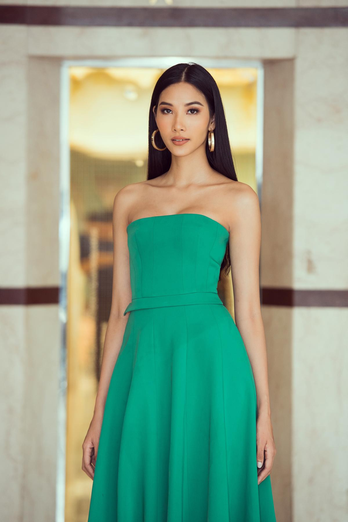 Ngày càng quyến rũ, Hoàng Thùy tích cực chăm chút dự án WE mang đến Miss Universe 2019 Ảnh 10