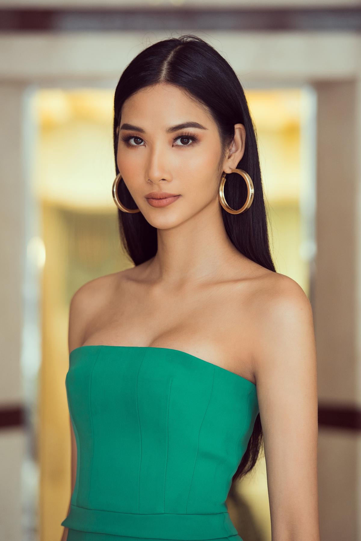 Ngày càng quyến rũ, Hoàng Thùy tích cực chăm chút dự án WE mang đến Miss Universe 2019 Ảnh 11