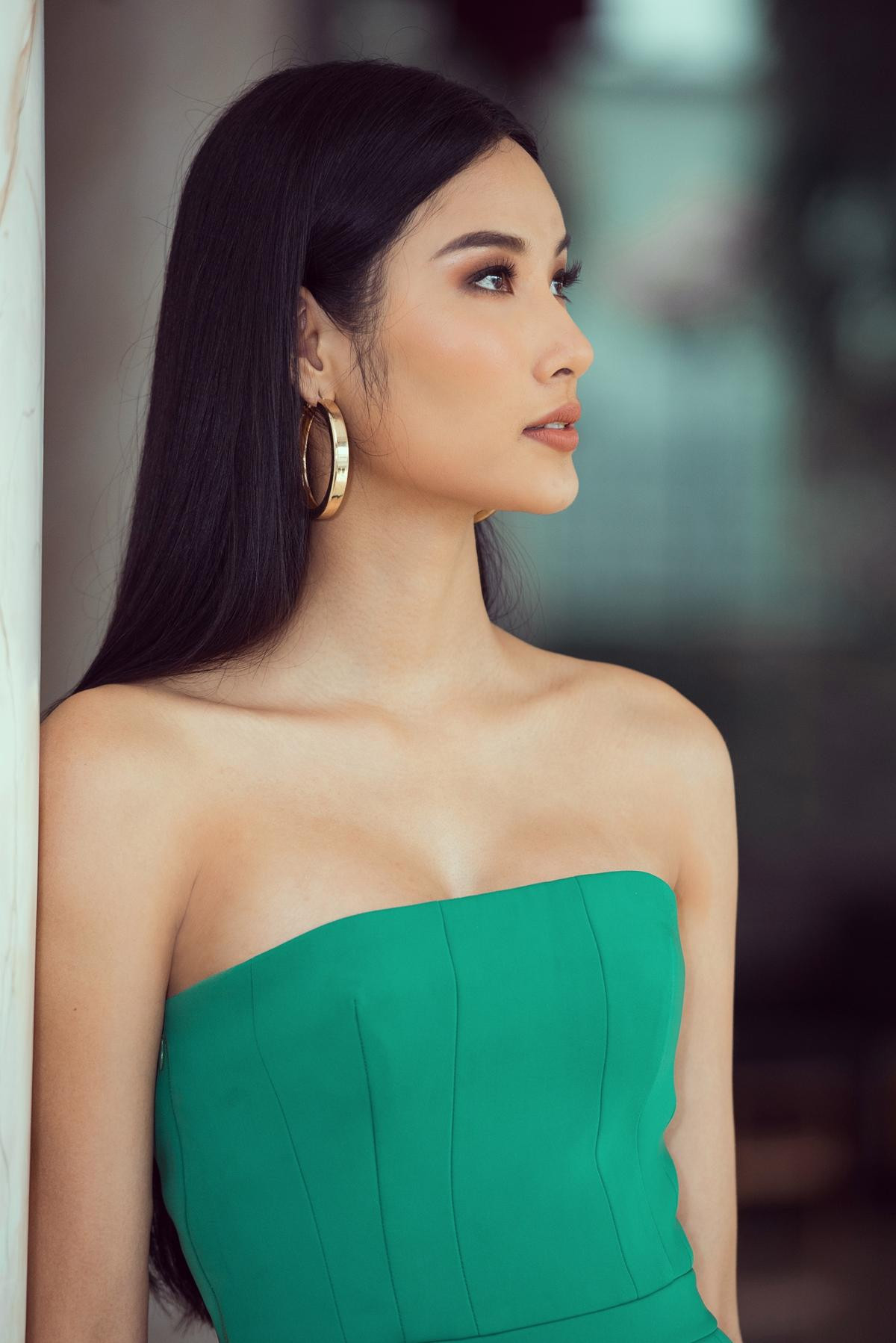 Ngày càng quyến rũ, Hoàng Thùy tích cực chăm chút dự án WE mang đến Miss Universe 2019 Ảnh 8