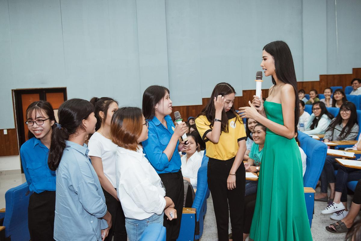 Ngày càng quyến rũ, Hoàng Thùy tích cực chăm chút dự án WE mang đến Miss Universe 2019 Ảnh 4