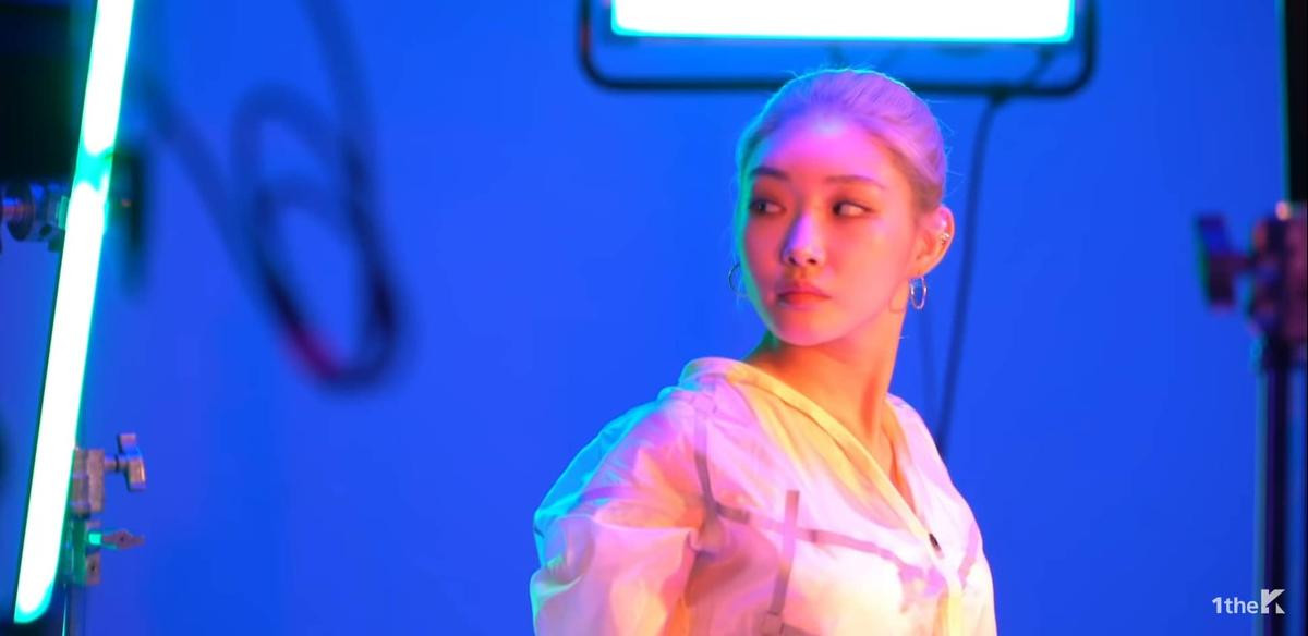 Trước thềm tái xuất cùng I.O.I, Chungha 'đánh lẻ' với MV hợp tác cùng rapper Mommy Son Ảnh 1