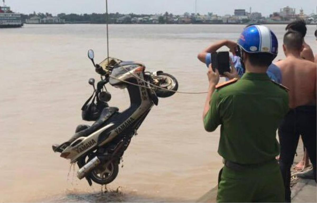 Vụ thi thể nhà báo nổi trên sông ở Sài Gòn: Công an đã tìm ra xe máy của nạn nhân Ảnh 2