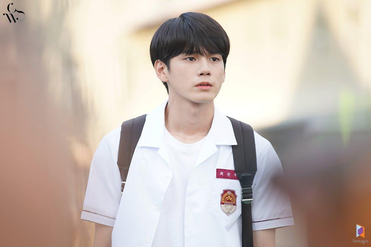 100 kiểu ảnh đẹp của Ong Seong Woo và Moon Bin (ASTRO) trong 'Khoảnh khắc tuổi 18' Ảnh 30