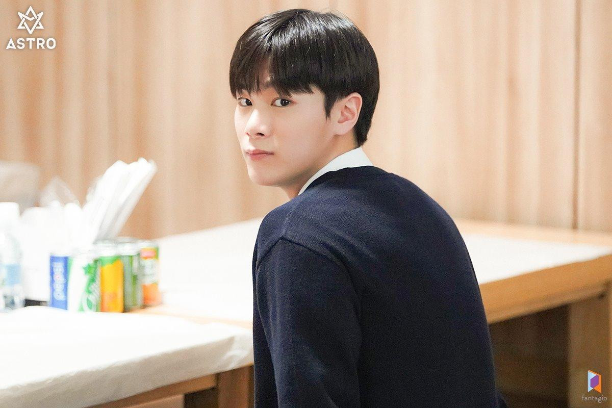 100 kiểu ảnh đẹp của Ong Seong Woo và Moon Bin (ASTRO) trong 'Khoảnh khắc tuổi 18' Ảnh 32