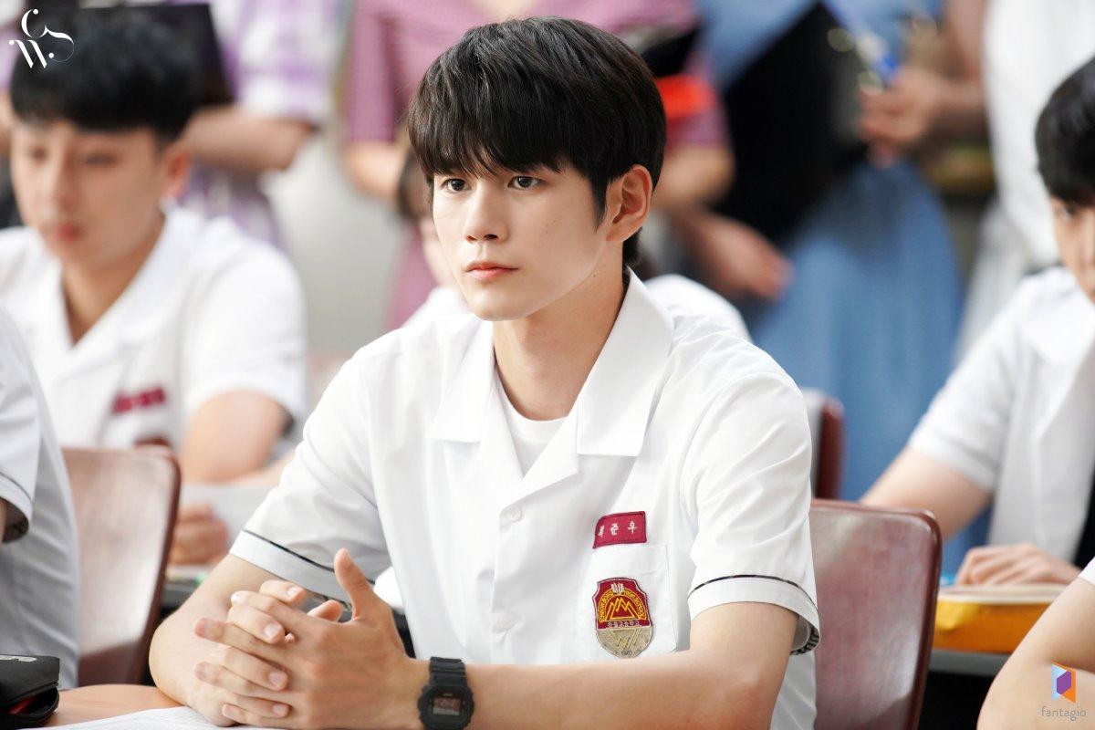 100 kiểu ảnh đẹp của Ong Seong Woo và Moon Bin (ASTRO) trong 'Khoảnh khắc tuổi 18' Ảnh 20