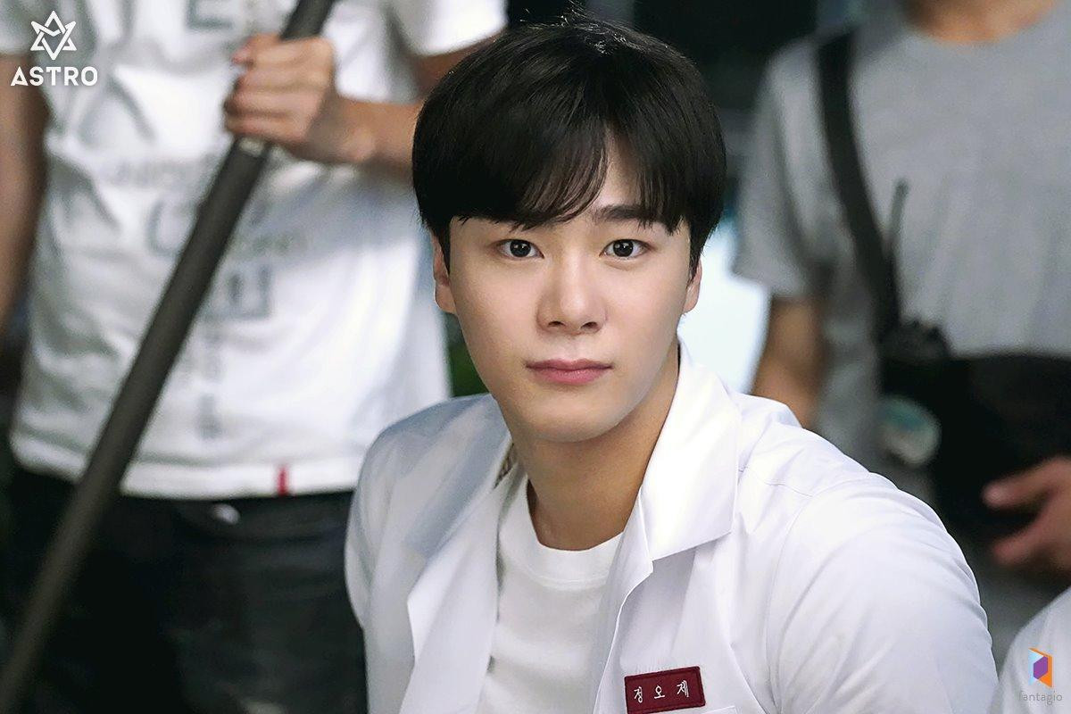 100 kiểu ảnh đẹp của Ong Seong Woo và Moon Bin (ASTRO) trong 'Khoảnh khắc tuổi 18' Ảnh 75