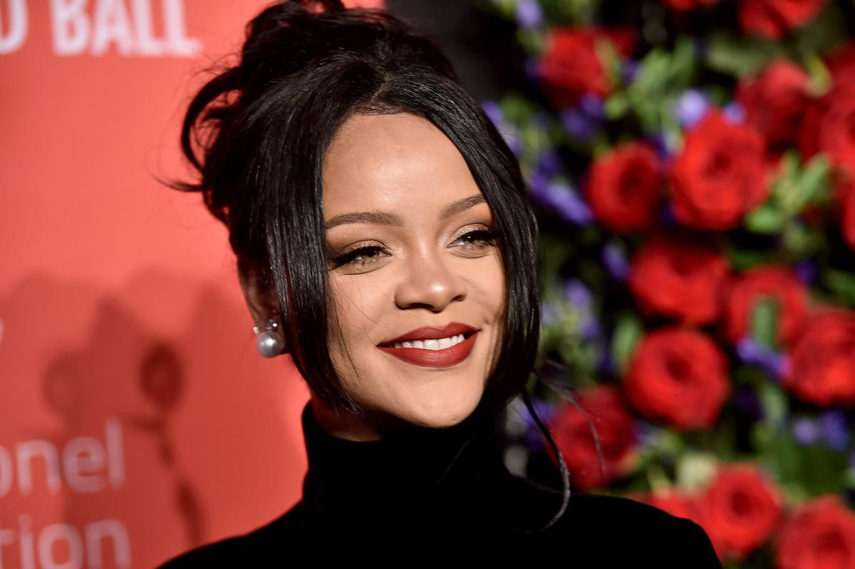 Lâu lắm mới tái xuất trên sân khấu, Rihanna bất ngờ vướng nghi án mang bầu Ảnh 4