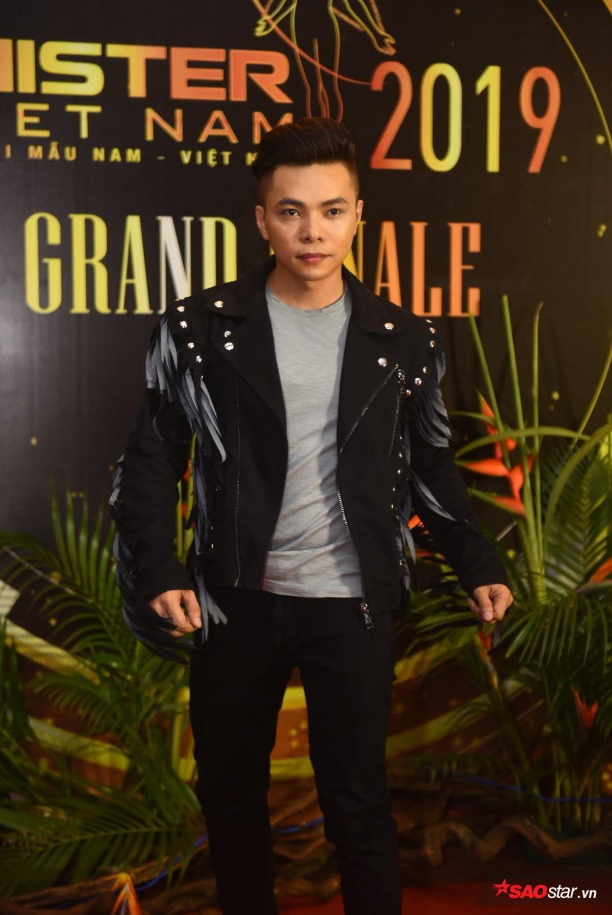 Chung kết Mister Vietnam 2019: DOMINIX 'đánh lẻ', Ngọc Tình 'hộ tống' Khả Trang chiếm spotlight thảm đỏ Ảnh 14