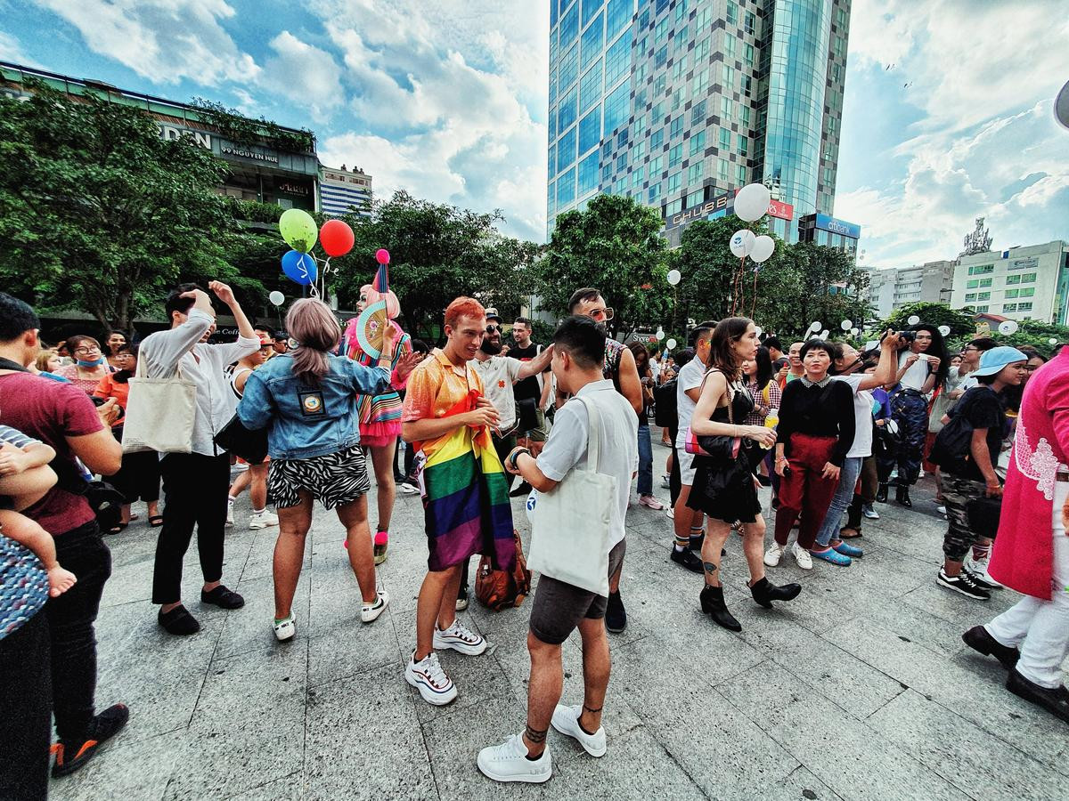 VietPride 2019: 'Đi cùng con cô thấy vui lắm, con của mình chứ con ai đâu mà ghét bỏ' Ảnh 2