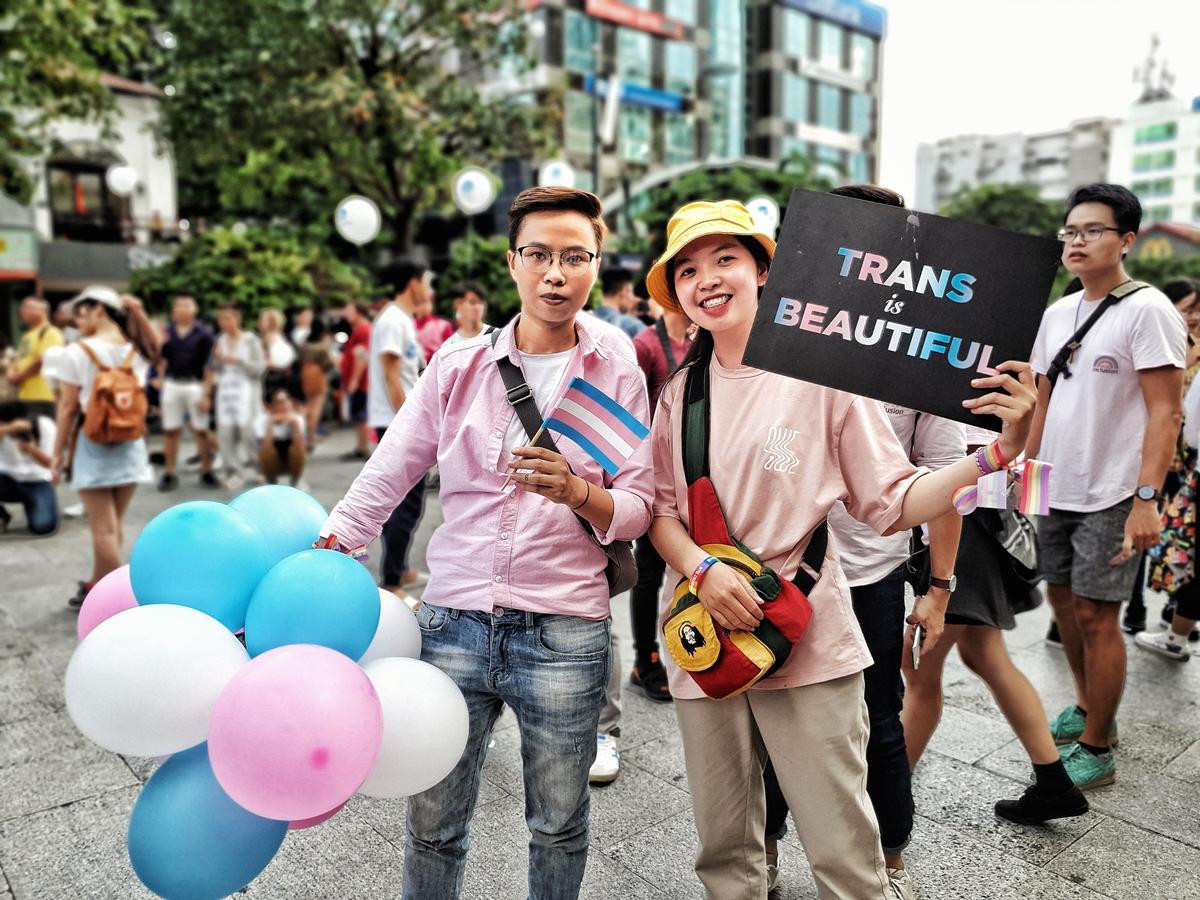 VietPride 2019: 'Đi cùng con cô thấy vui lắm, con của mình chứ con ai đâu mà ghét bỏ' Ảnh 8